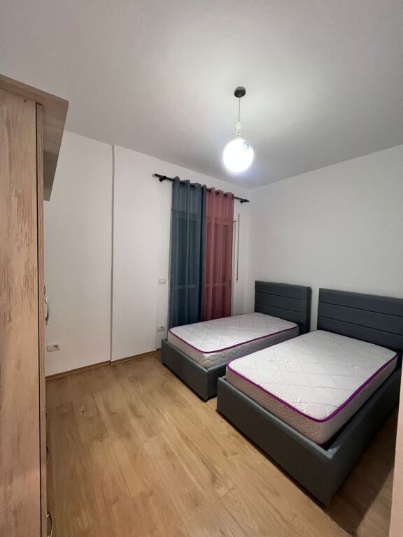 JEPET ME QERA APARTAMENT 2+1 PRANE SHKOLLES EFTALI KOCI, DURRES
