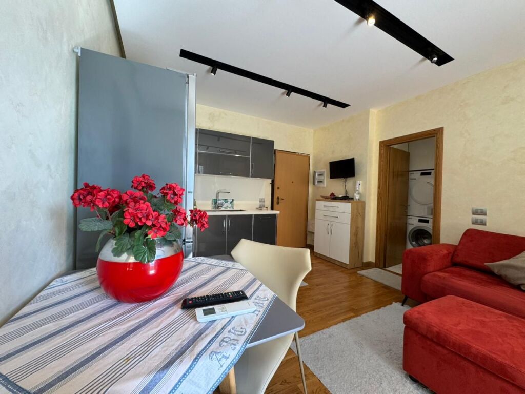 APPARTAMENTO 1+1 IN AFFITTO - LUNGOMARE, VLORE