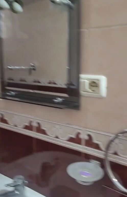 Jrpet  me qera apartament  3+1 afer shkolles Vasil Shanto