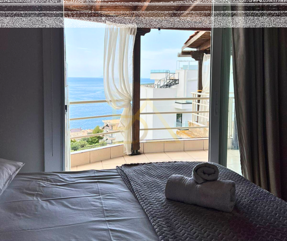 Shitet Papafingo me Pamje nga Deti – Sarandë