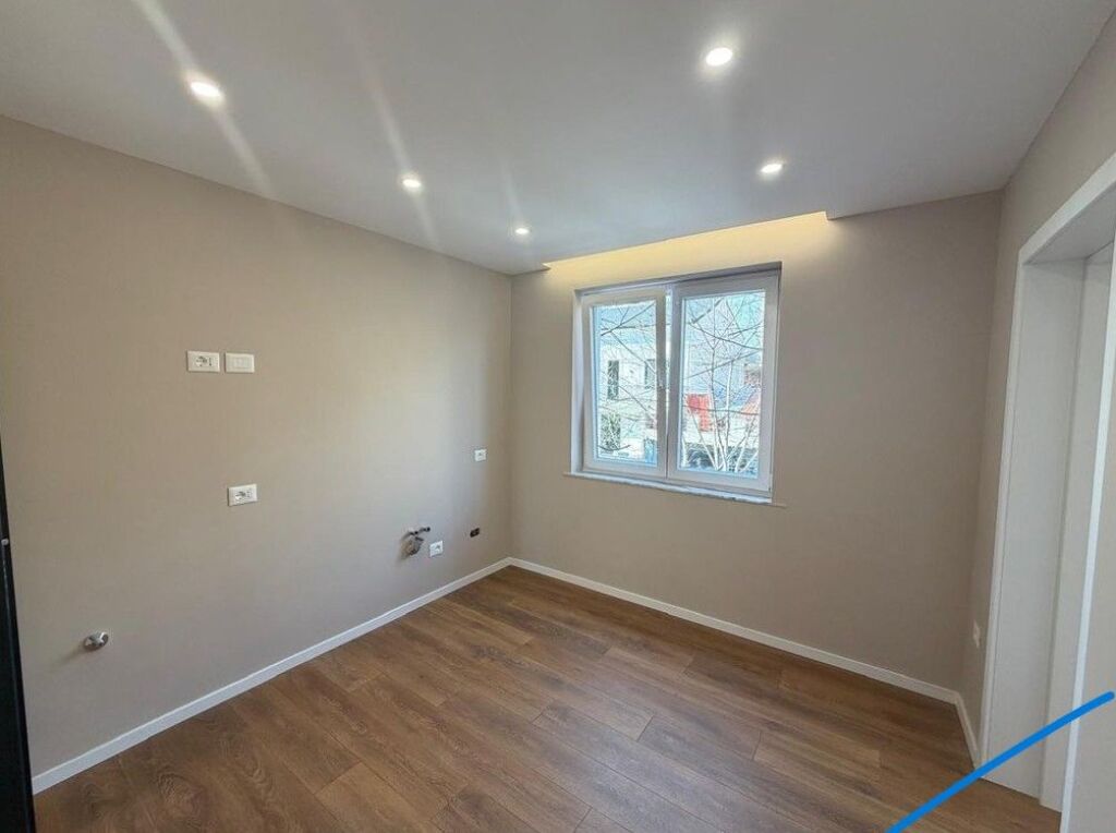 Shitet, Apartament 1+1 , Rruga Mine Peza. Tirane