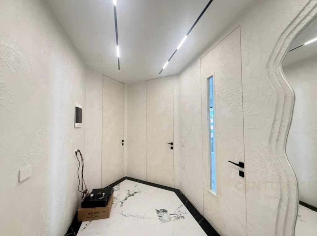 Shitet apartament modern 2+1+2