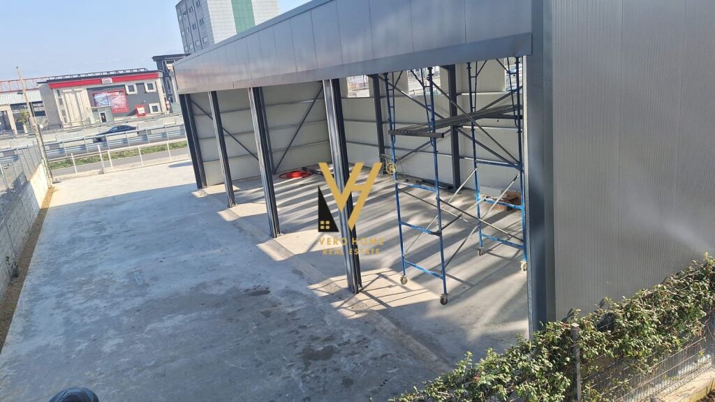 JEPET KAPANON 440 M2 ME QERA NE YERSHEK 2.500 EURO