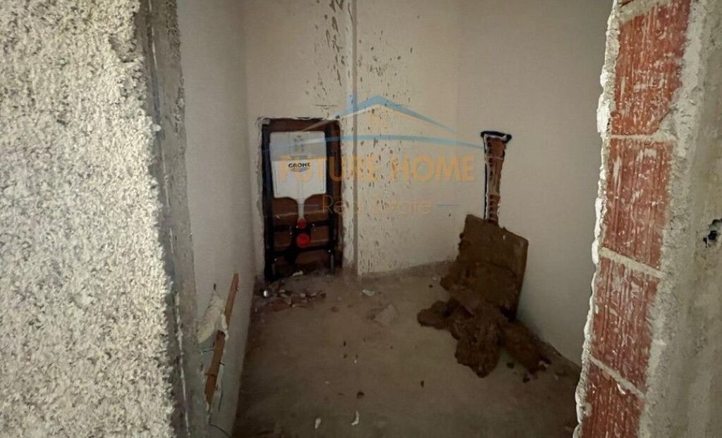 Qera,Ambjent per Zyra, Kompleksi Kika 2,Tirane