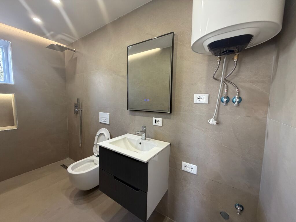 Shitet Apartament 1+1, Mine Peza