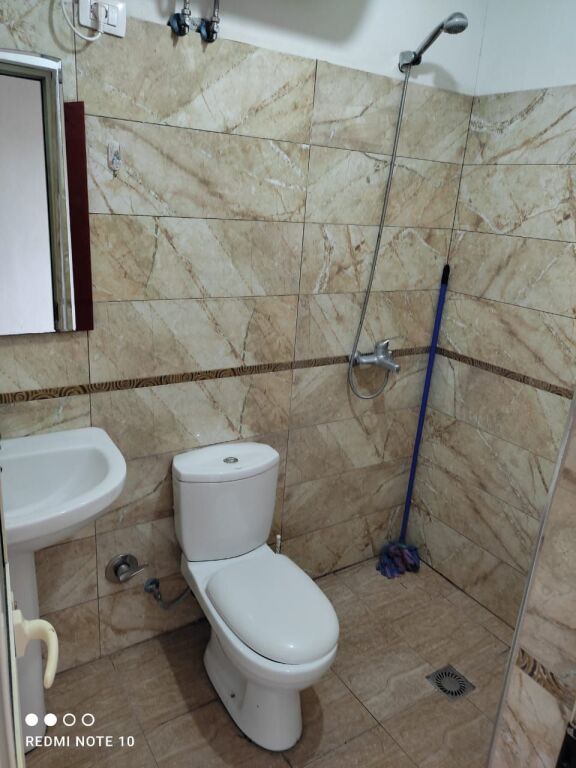 APARTAMENT 1+1.28000 LEKE.ISH TREGU ELEKTRIK.BAR ITS OK