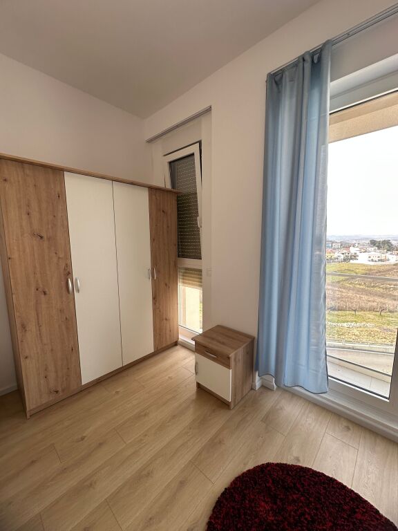 Jepet me qira vile 3 kateshe ne Farke me 2 poste 🅿️