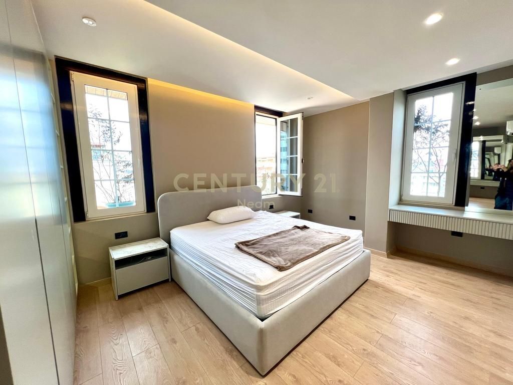 Rent, Kodra e Diellit, Modern Apartment 3+1+2 with Parking Space