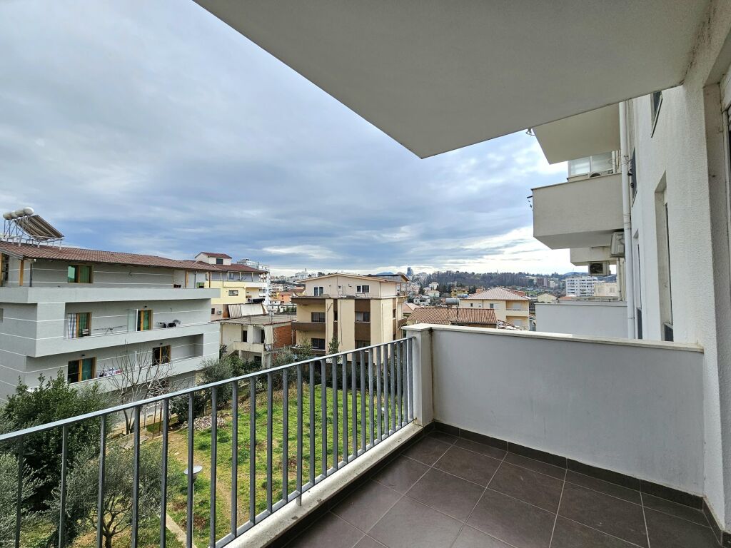 For Rent: 1+1 Apartment (Residence Ana – Qytet Studenti) K2, New Building with Elevator | Furnished, Air Conditioning | Bedroom with Parquet | Very Regular Layout