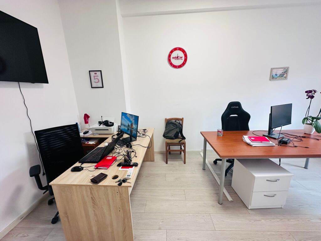 Locale per Ufficio in Affitto 2+1+1 Balcone