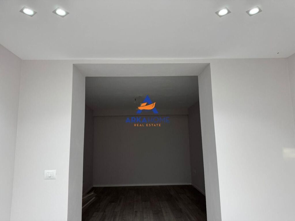 JEPET AMBIENT ZYRE ME QERA 70M2 " RRUGES SE SALES " 1500EURO