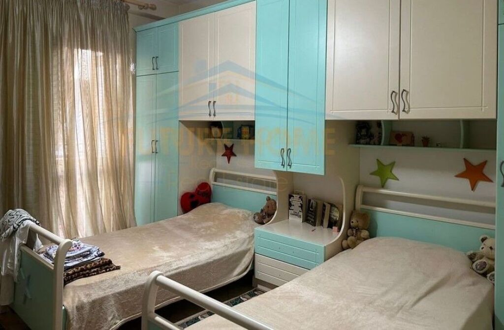 Shitet, Apartament 2+1+2, Rruga 5 Maji