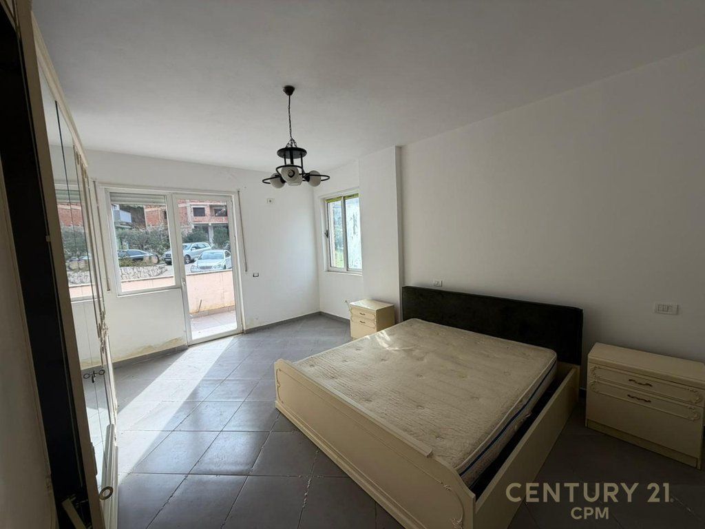 Apartament 2+1+2 në shitje pranë Kopshti Botanik i Tiranës dhe Xhamia e Kopshtit Botanik