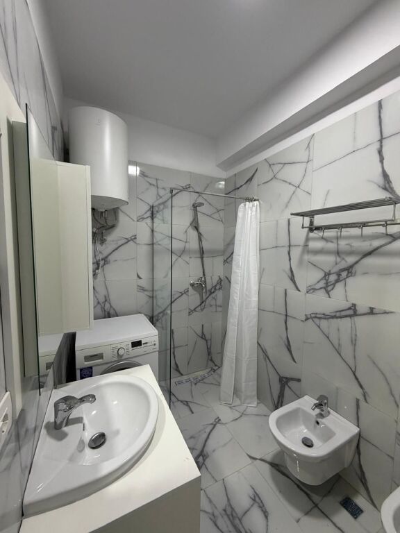 Apartament me qera 1+1