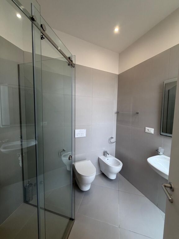 Qera, Vile 2-Kateshe, Green Valley , Liqeni i Thate , Tirane,UNA65068