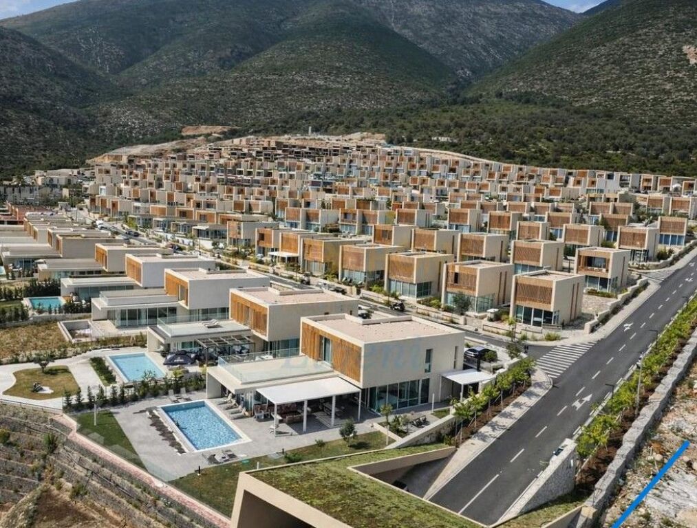 Shitet, Vilë 2-Katëshe, Green Coast, Palasë.