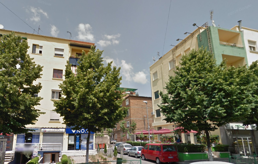 Dyqan me qera tek Rruga e Durrësit Tirane