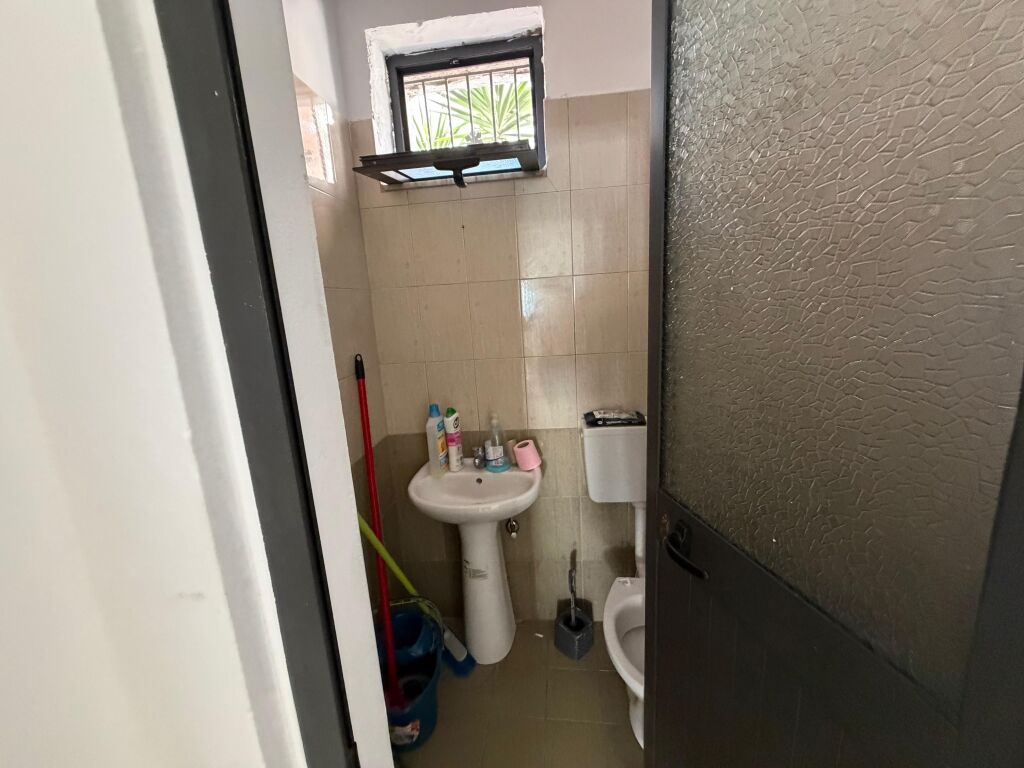 Shitet ambjent biznesi durres