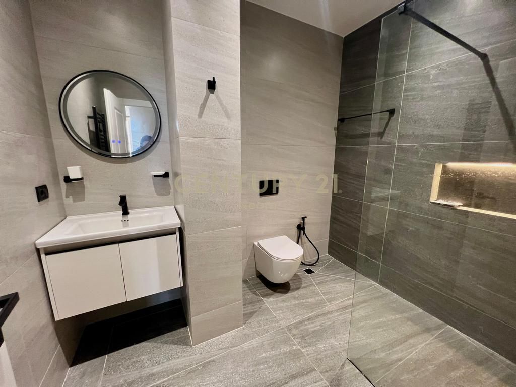 Rent, Kodra e Diellit, Modern Apartment 3+1+2 with Parking Space