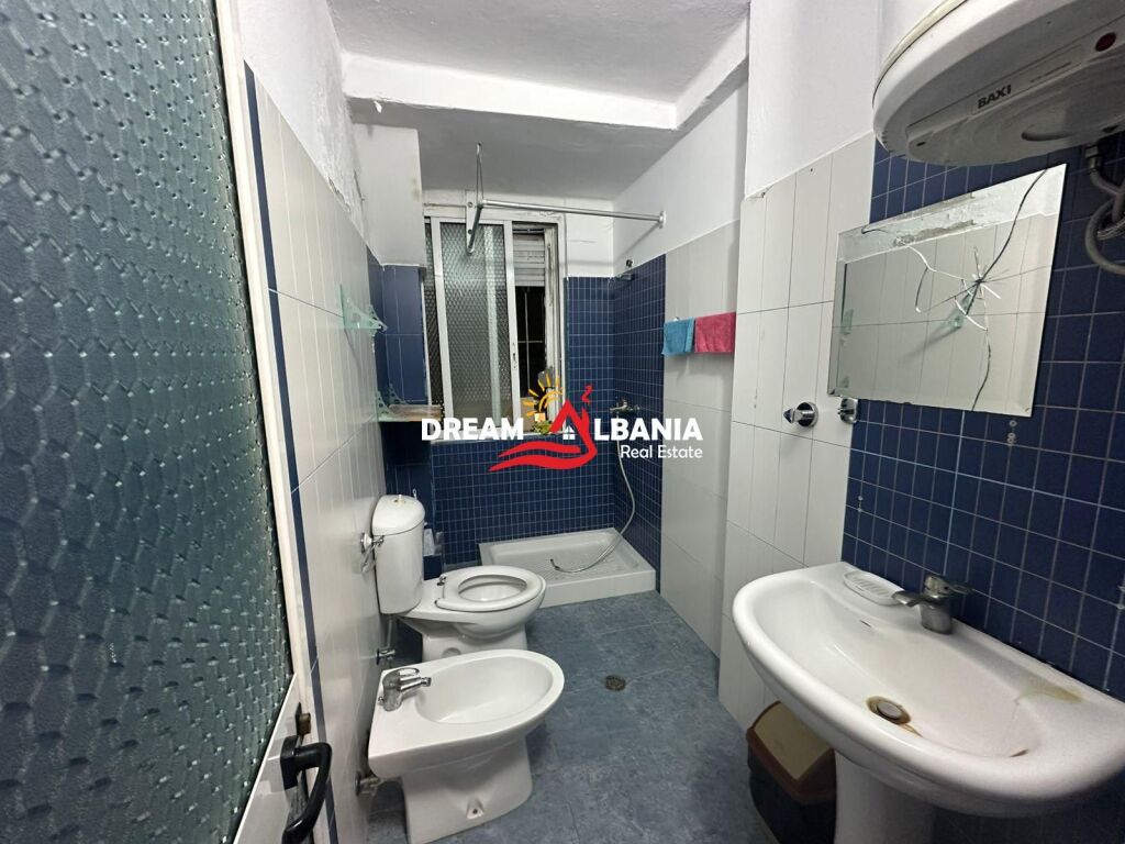 Jepet Zyre ( Apartament 2+1 ) me qera ne Rrugen E Kavajes prane Tirana Garden Building ( ID 42611409 )