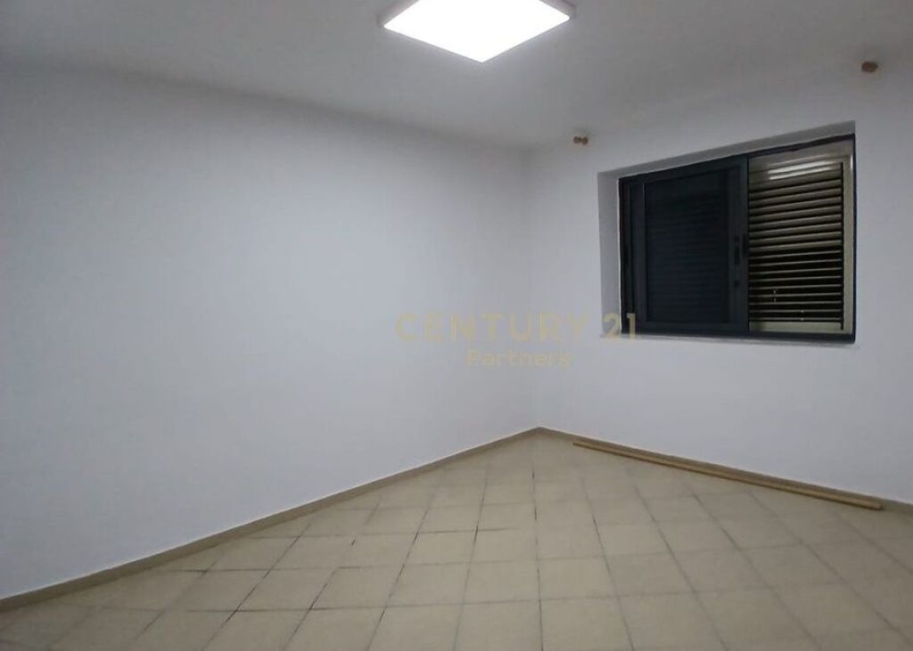 Appartamento in affitto vuoto 2+1, Ministero dell'Istruzione