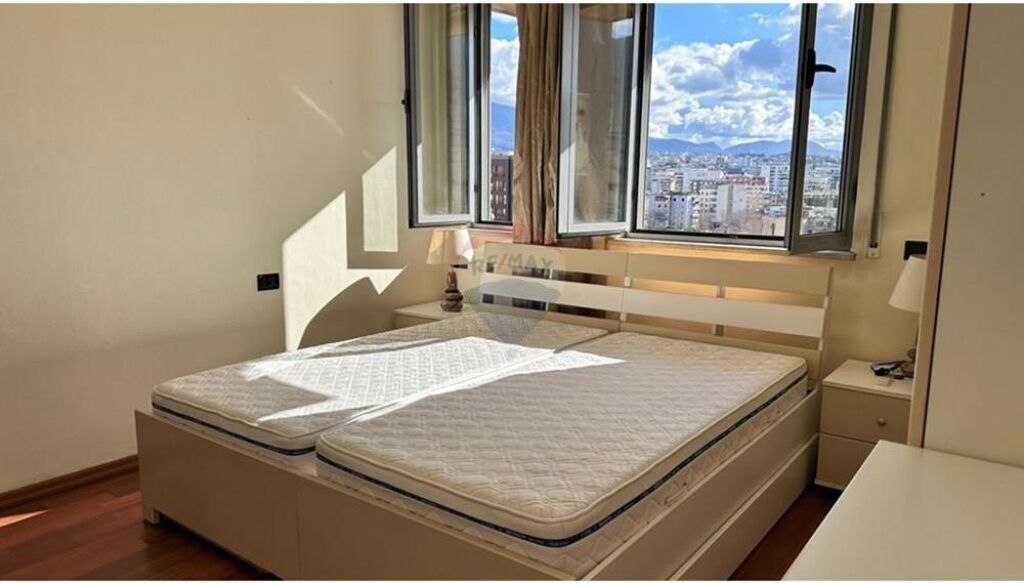 Apartament 1+1 me qira – Rruga Hoxha Tahsin, Pazari i Ri, Tiranë