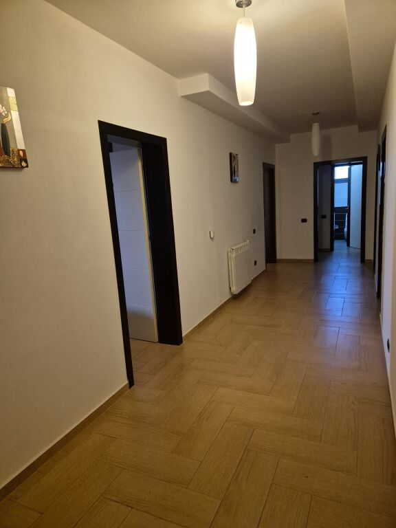 Shitet Hotel 3 katesh Ne Shkallnur Durres