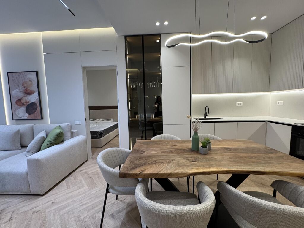 APARTAMENT MODERN PËR QIRA GARDEN BUILDING Rruga e Kavajes !