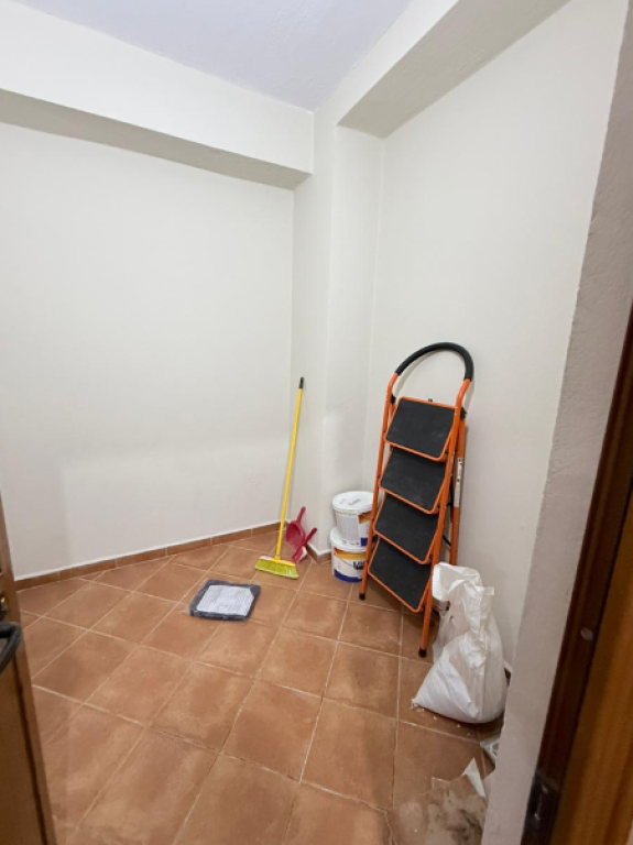 🏢 Ambient Zyre me Qira 3+1 – pranë Rrethit të Komunës📍