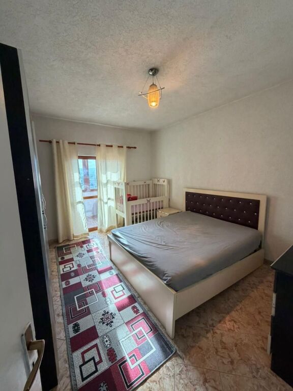 🏠 JEPET ME QIRË – APARTAMENT 3+1 📍 Vendndodhja: Pranë Spitali Ushtarak 💶 Çmimi: 500 €