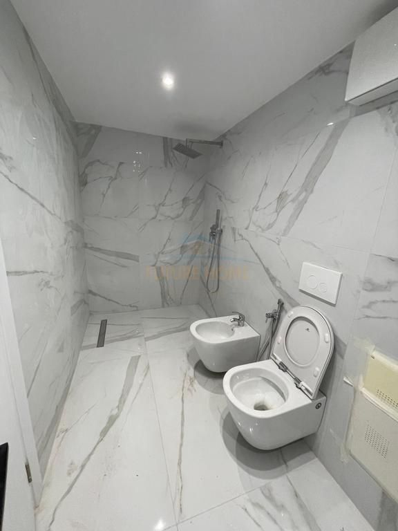 Qera, Apartament Loft, Fresku.