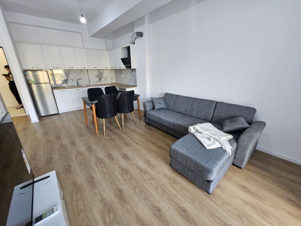 APARTAMENT ME QERA 1+1 ALI DEMI 400 EURO