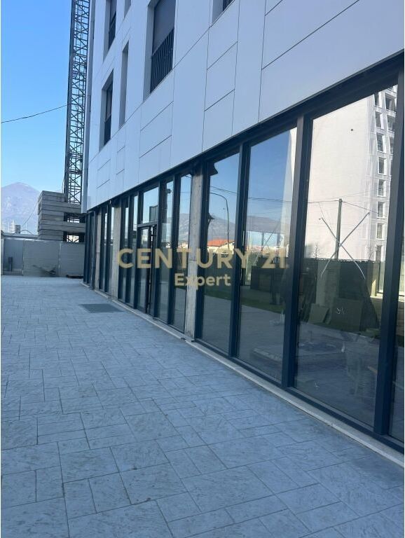 AFFITTO LOCALE COMMERCIALE DIVISO IN AMBIENTI PIÙ PICCOLI IN AFFITTO FRONTE STRADA, NUOVO BOULEVARD POSSIBILITÀ DUPLEX 10 POSTI AUTO !!