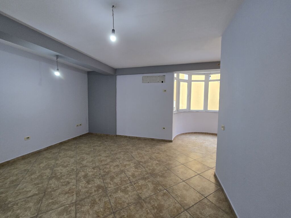 Appartamento 2+1+2 in vendita Eleonora (Komuna Parisit)