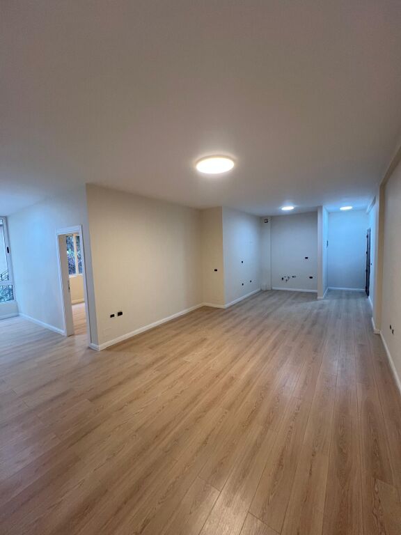 Apartamemt 3+1 per shitje prane kodres se diellit tek fondacioni eleonore