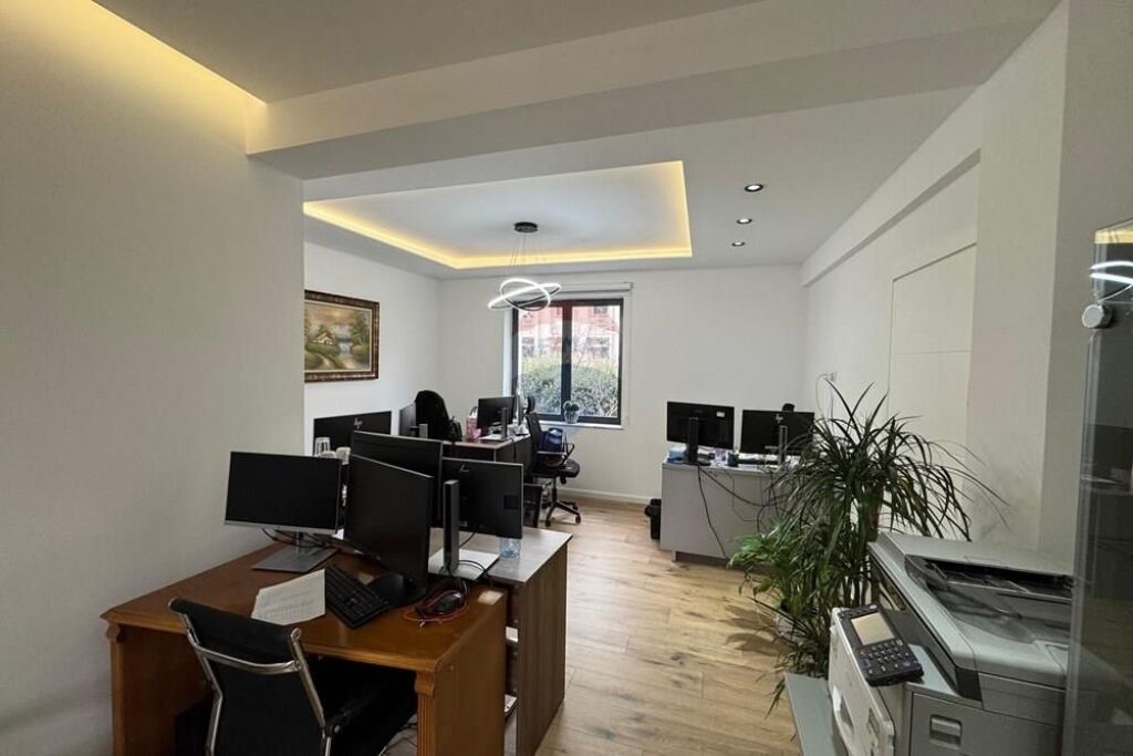 Apartment - For Rent - Zogu I Boulevard, Tirana