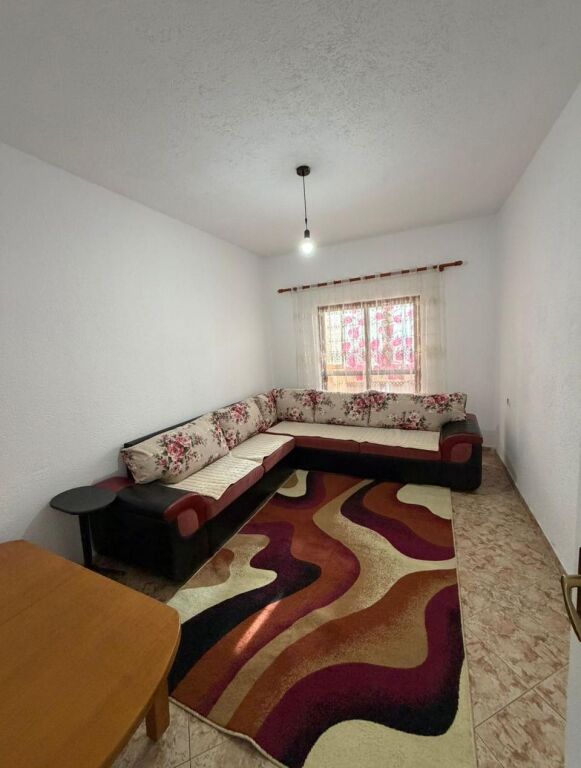 🏠 JEPET ME QIRË – APARTAMENT 3+1 📍 Vendndodhja: Pranë Spitali Ushtarak 💶 Çmimi: 500 €