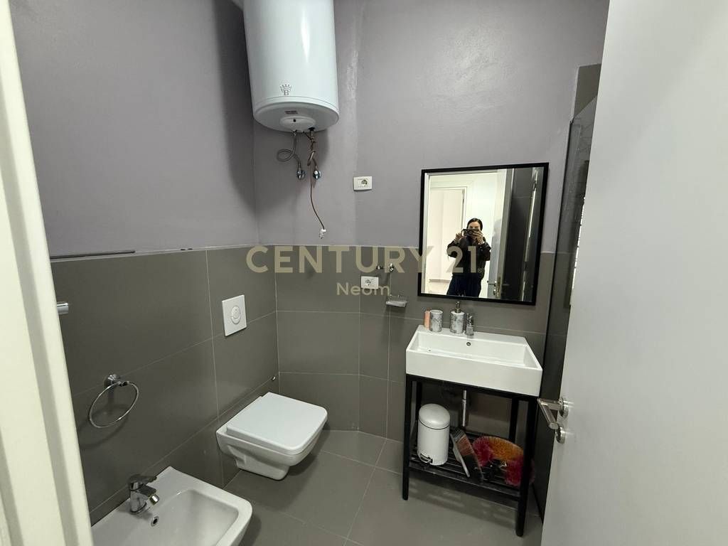 JEPET ME QIRA 2+1 Me Post Parkimi Kodra E Diellit