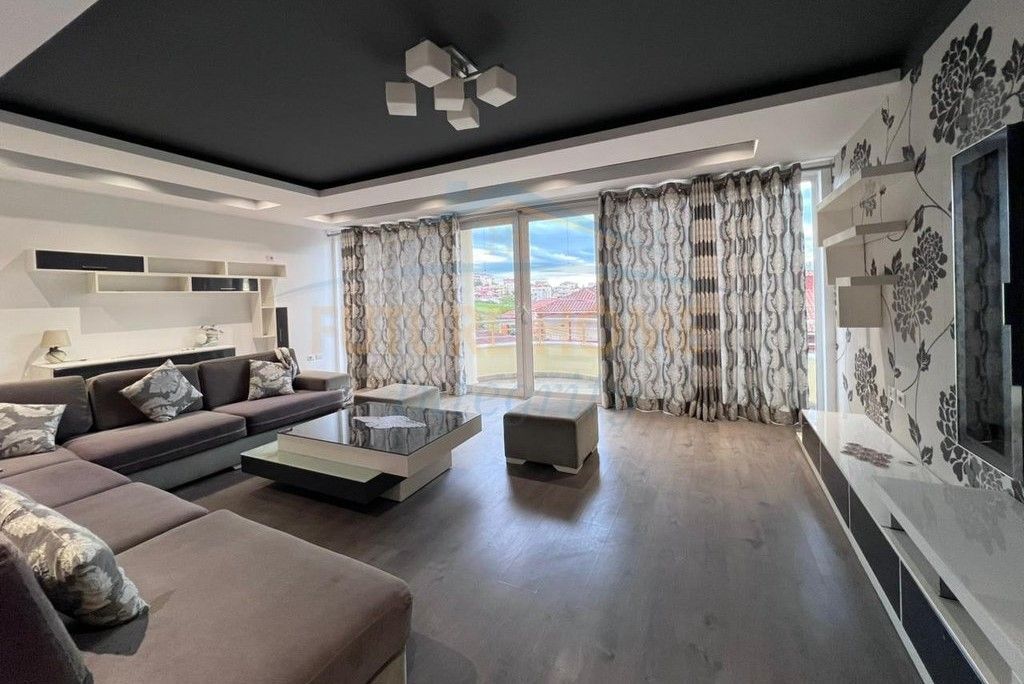 Qera, Shtëpi Private 2-Katëshe, Porcelan, Tiranë.