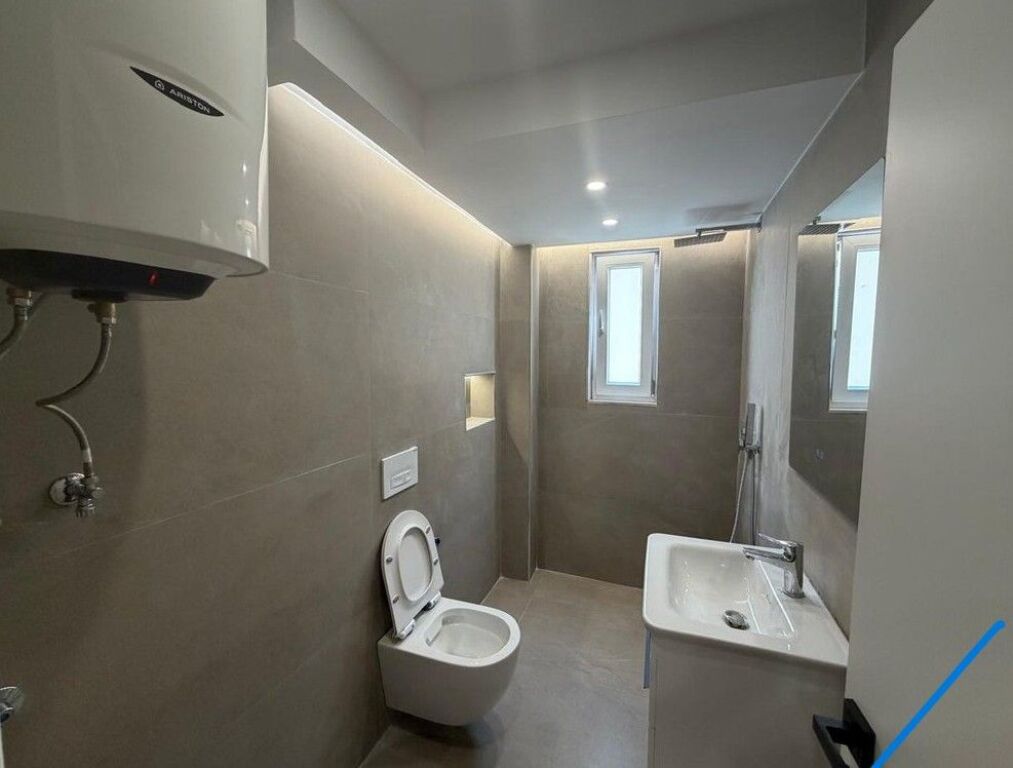 Shitet, Apartament 1+1 ,  Rruga Mine Peza