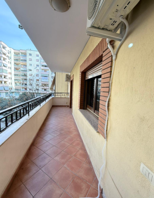 🏢 Ambient Zyre me Qira 3+1 – pranë Rrethit të Komunës📍