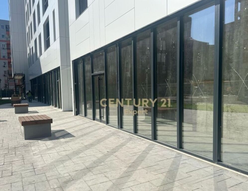 Jepet me qera ambient komercial