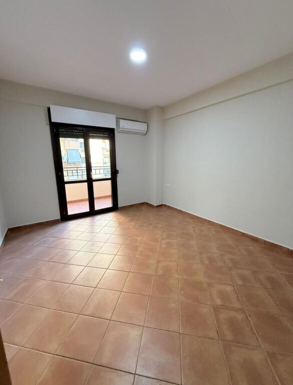 APARTAMENT 3+1 PER QERA TEK KOMUNA E PARISIT