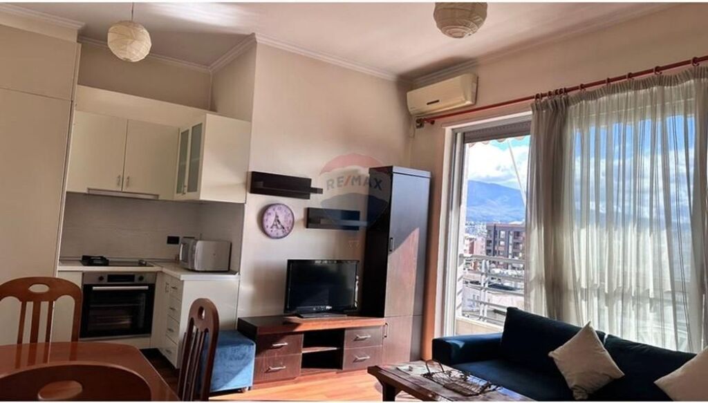 Apartament 1+1 me qira – Rruga Hoxha Tahsin, Pazari i Ri, Tiranë