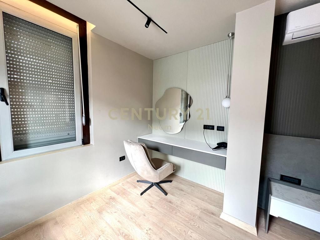 Rent, Kodra e Diellit, Modern Apartment 3+1+2 with Parking Space