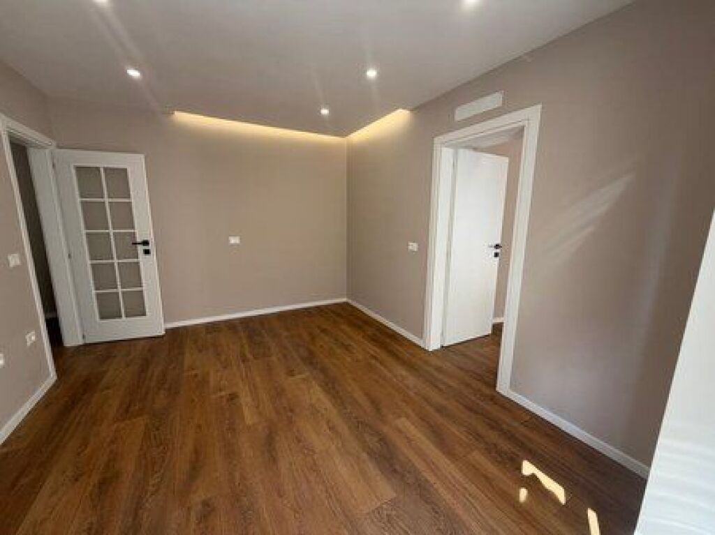 For sale, Apartment 1+1, Mine Peza Street, Tirana