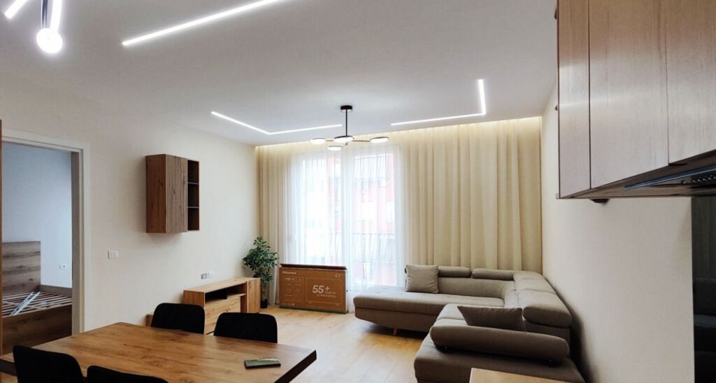 Jepet me qera Apartamenti 1+1 , rruga Petrela Stacioni i Trenit 700 Mije leke