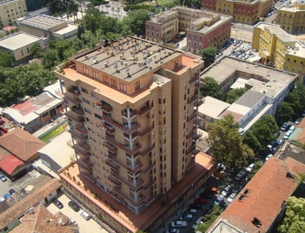 Jepet me qera ambient komercial kati 0