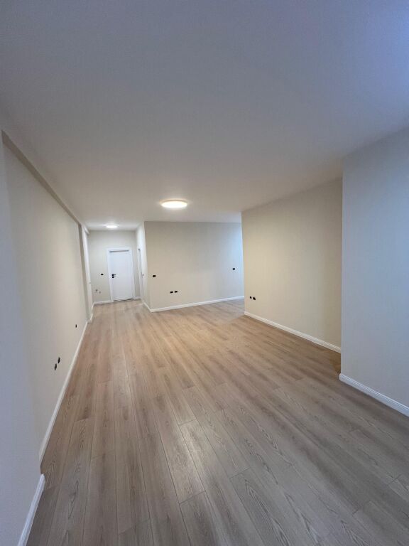 Apartamemt 3+1 per shitje prane kodres se diellit tek fondacioni eleonore