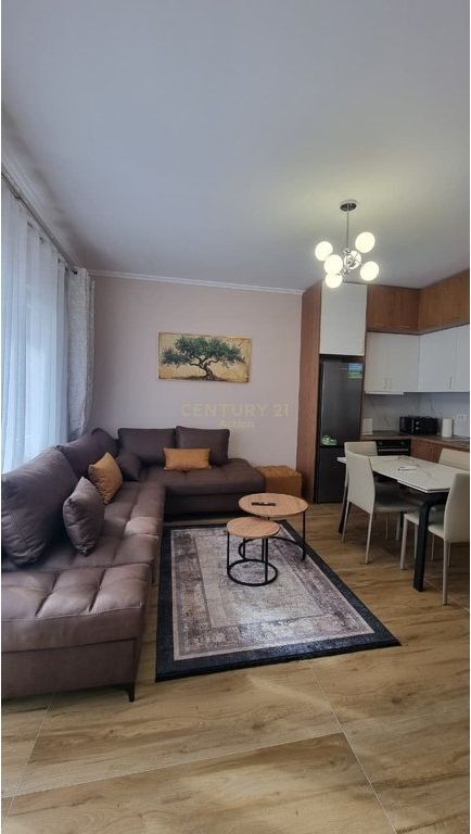 Jepet me qira apartament 1+1 me post parkimi në zonën e Zogu i Zi, Tirana.